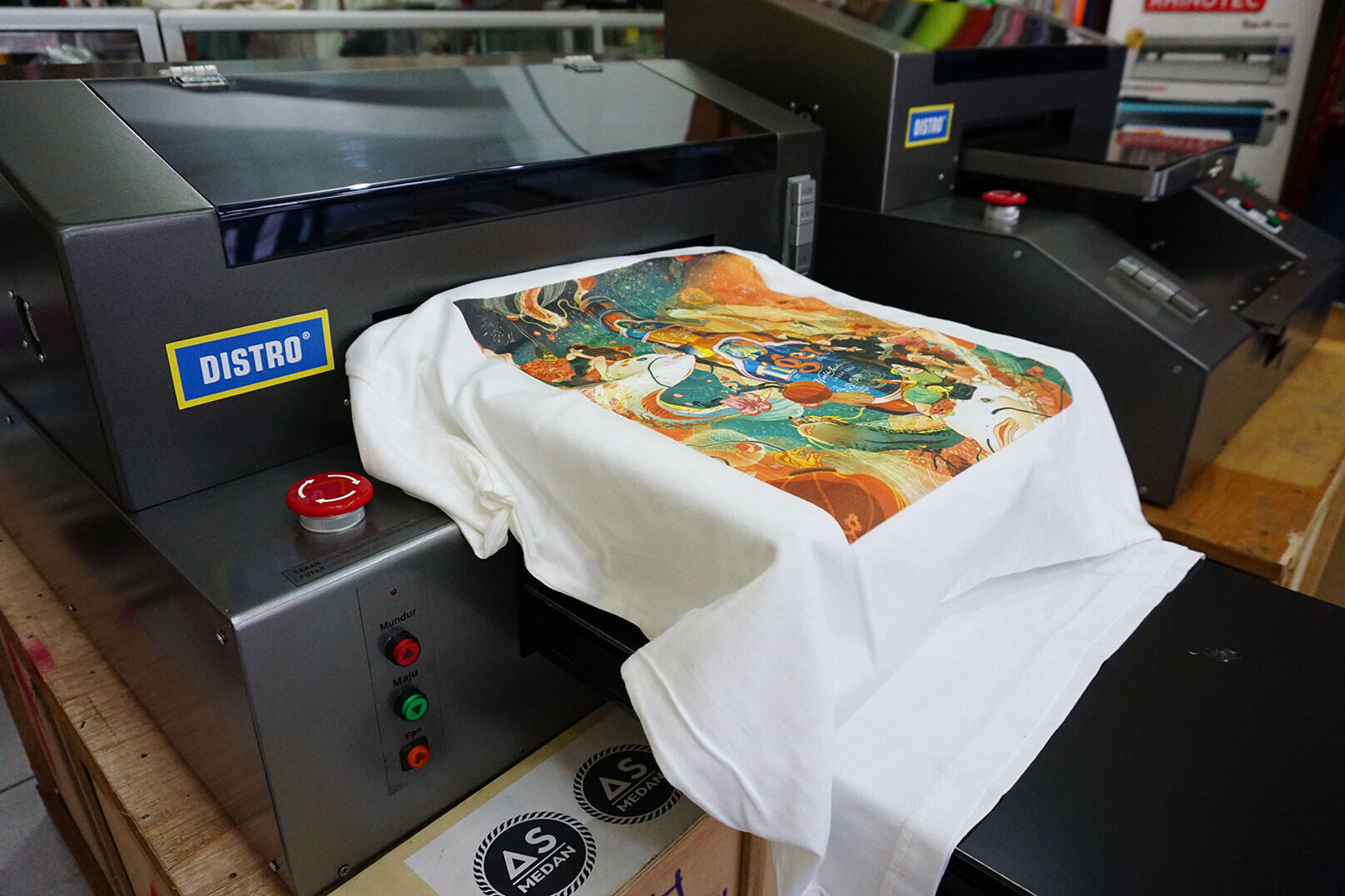 Sablon Kaos Dengan Efek Abstrak Menggabungkan Seni Dan Gaya
