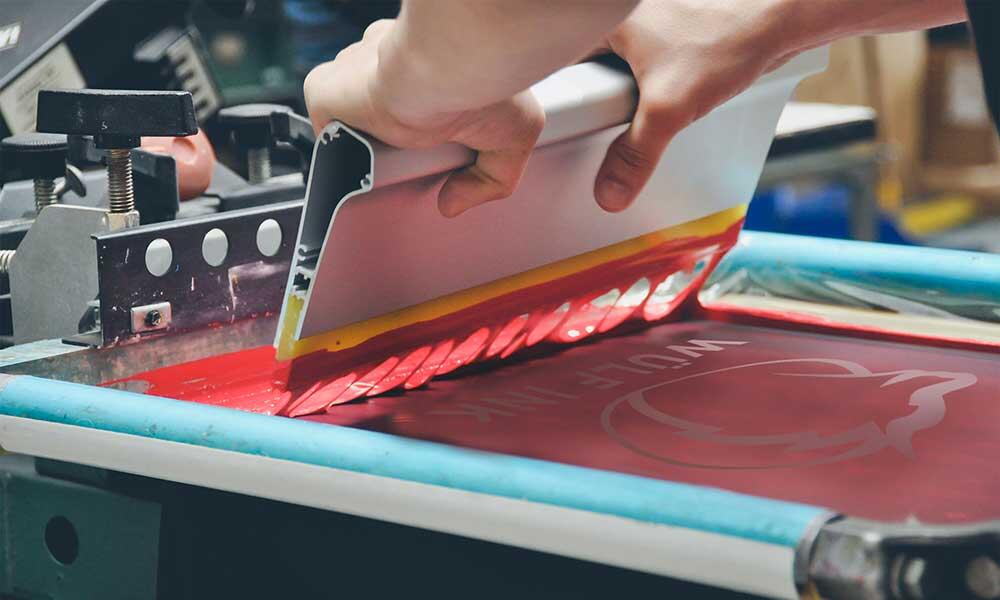 Sablon Kaos Motif Retro Tema Vintage Yang Selalu Trendi