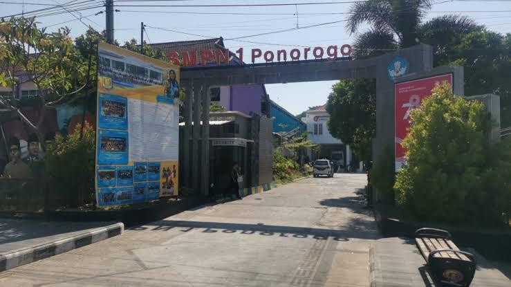 Kontroversi Sumbangan di SMPN 1 Ponorogo! Bolehkah Digunakan untuk Membeli Mobil?