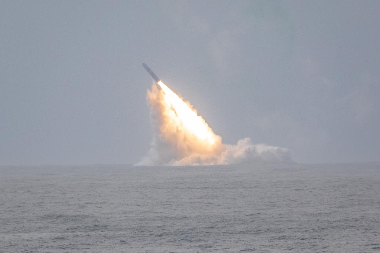 Kapal Selam USS Louisiana Sukses Lakukan Uji Penembakan Rudal Balistik Trident II