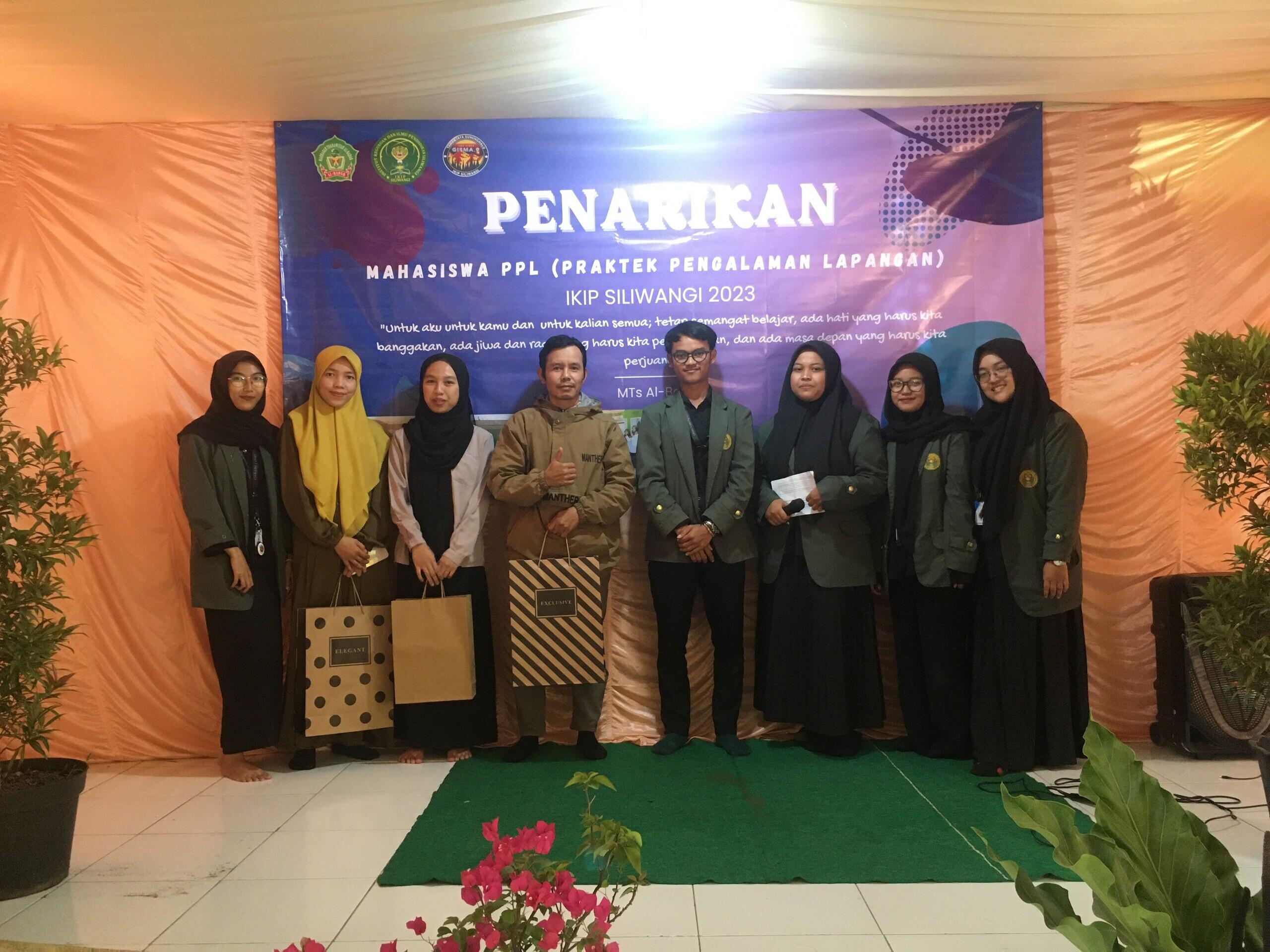 Acara Penarikan Mahasiswa PPL di MTs Al-Badar Berlangsung Meriah