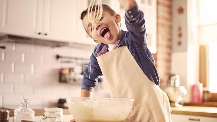 Antara Ibu Dan Aku. Potret Masa Kecil Dan Serunya Belajar Memasak Di Dapur