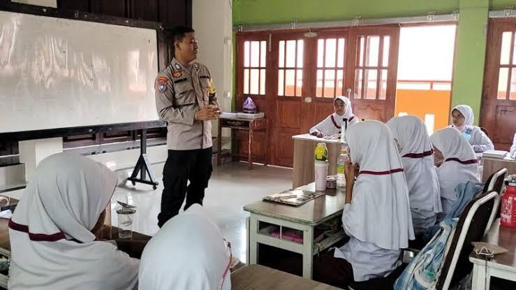 Police Go To School Program Polsek Pondok Aren dan Polres Tangsel! Cegah Bullying?