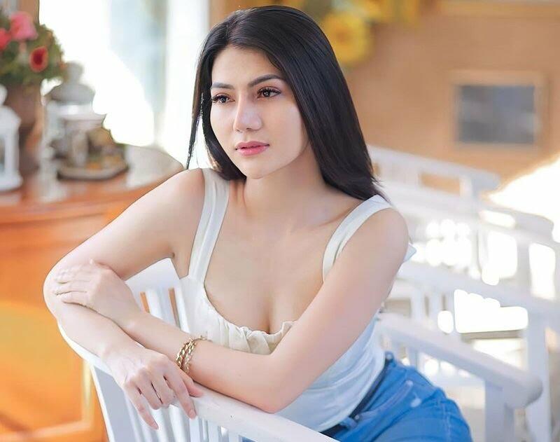 5 Asisten Pribadi Hotman Paris Tercantik! Gak Kalah Sama Para Artis!