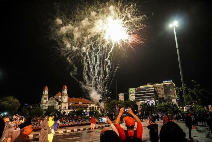 10 Bahaya Gunakan Kembang Api untuk Acara Besar!: Di Irak Sampai Ratusan Orang Tewas