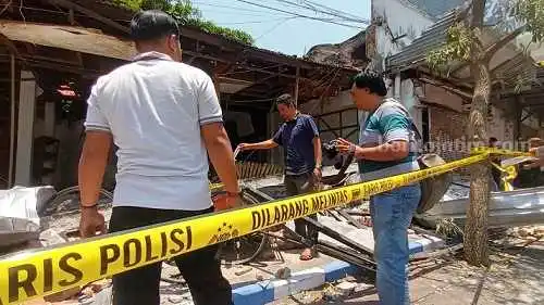 Ini Identitas Tukang Becak yang Tewas Tertimpa Bangunan Runtuh di Jombang
