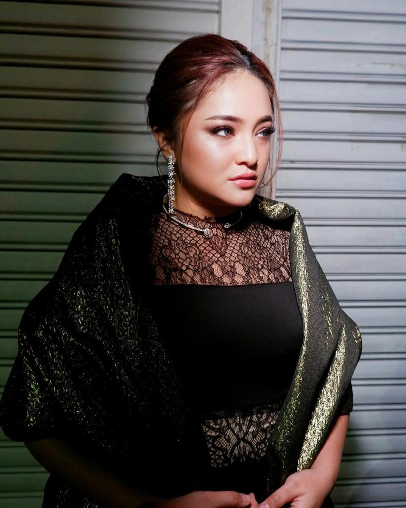 Pakai Baju Menerawang, Marshanda Dihujat Netizen! Di Mana Salahnya?