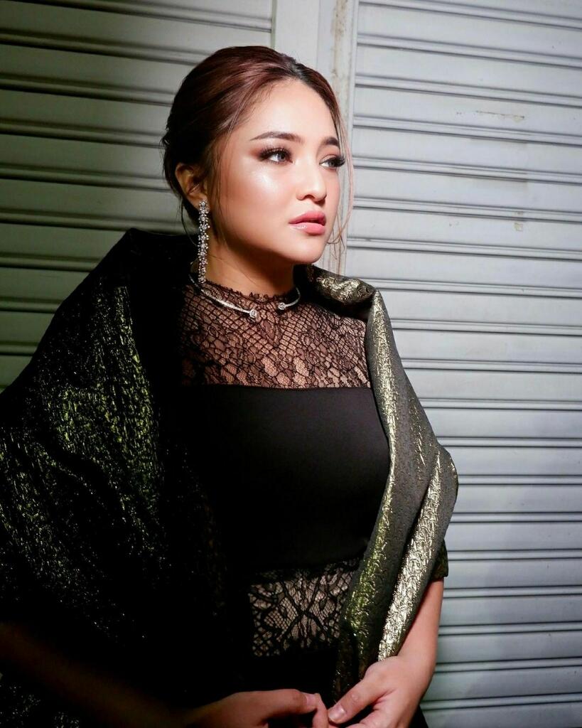 Pakai Baju Menerawang, Marshanda Dihujat Netizen! Di Mana Salahnya?