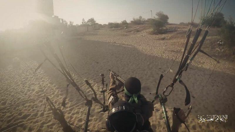 Palestina: Paralayang bermotor, taktik Perang Dunia II yang digunakan Hamas menyusup