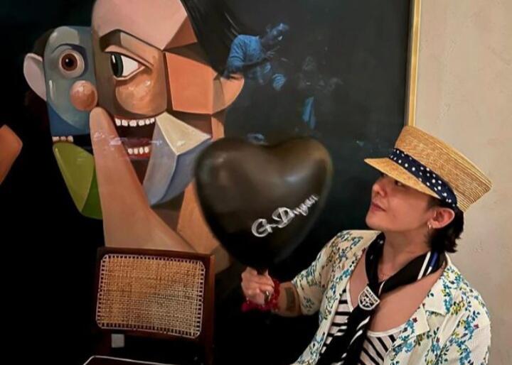Gabung Warner Music, Intip 4 Fakta Menarik NFT G-Dragon Peaceminusone X Fandom Studio