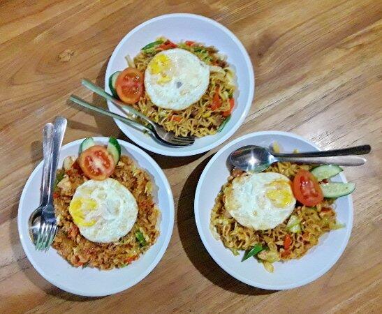 Nasi Goreng Versus Mie Goreng: Mana yang Lebih Anda Suka?