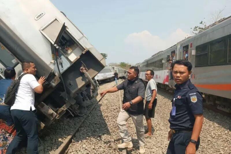 Ngeri! Kecelakaan Kereta Api di Kulon Progo, KA Argo Wilis Serempet KA Argo Semeru