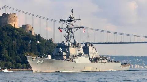 Kapal Destroyer USS Carney Tembak Jatuh Tiga Rudal Jelajah di Laut Merah