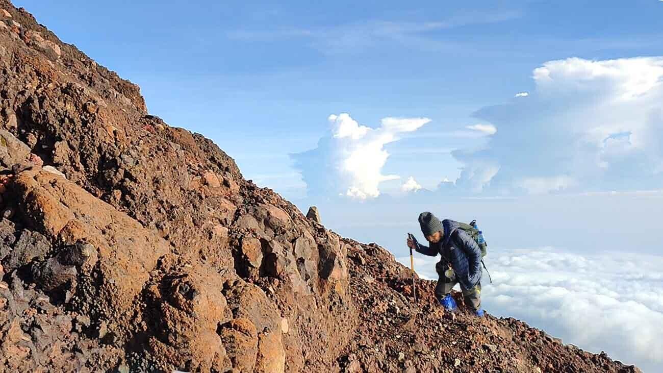 8 Tips Mendaki Gunung Untuk Pemula Agar Aman dan Nyaman