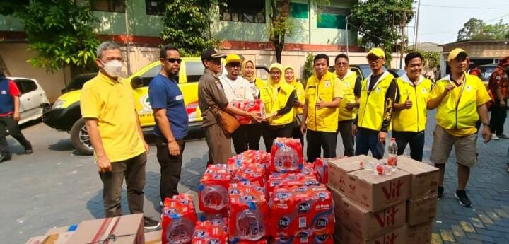 Korban Kebakaran Dapat Bantuan Dari Ketua Satgas DPD Partai Golkar