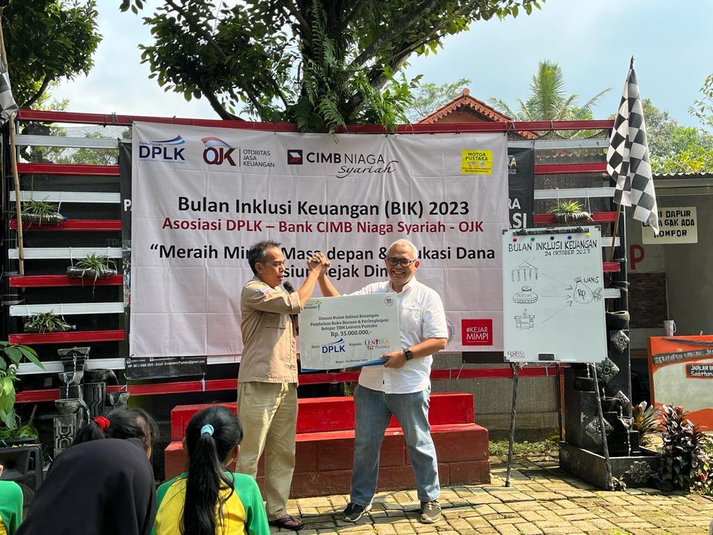 Mendukung Gerakan Literasi, Asosiasi DPLK Salurkan Bantuan ke Taman Bacaan di Bogor
