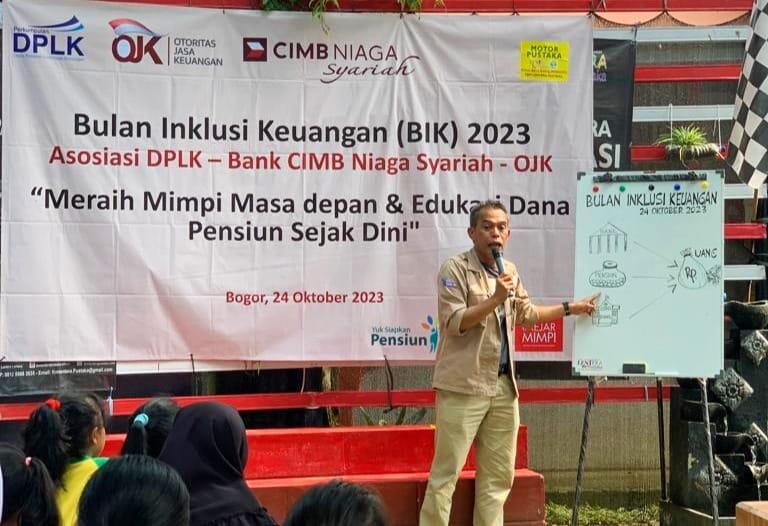 Seperti Gibran, Ada Ada Kesetiaan di Taman Bacaan?