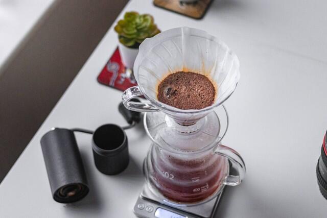 Perbandingan Rinci: Espresso vs. V60 Drip - Memahami Perbedaan dalam Penyeduhan Kopi