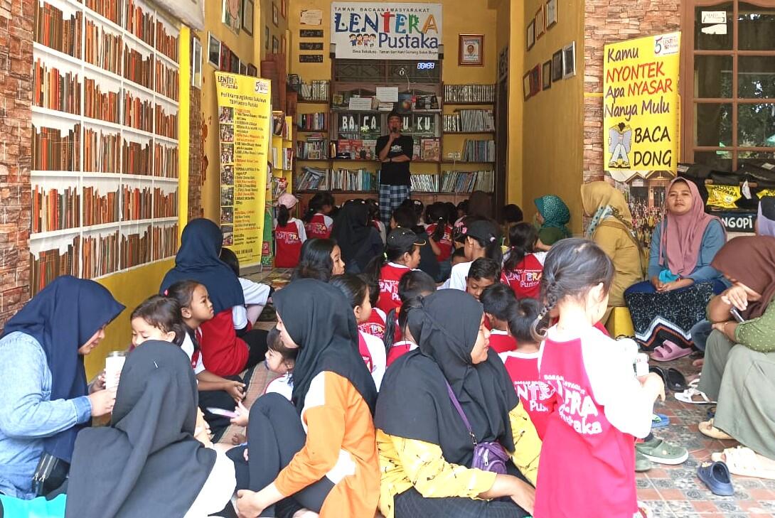 Ngapain Sih Zaman Begini di Taman Bacaan? Kan Era Digital