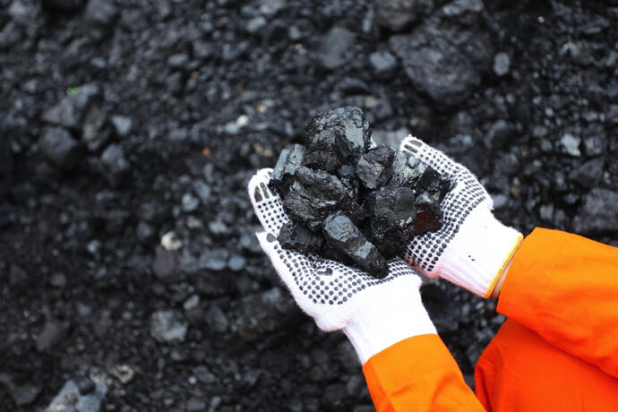 Meninjau Langkah Pemerintah Menuju Net Zero Emissions: Batu Bara Tetap dalam Sorotan