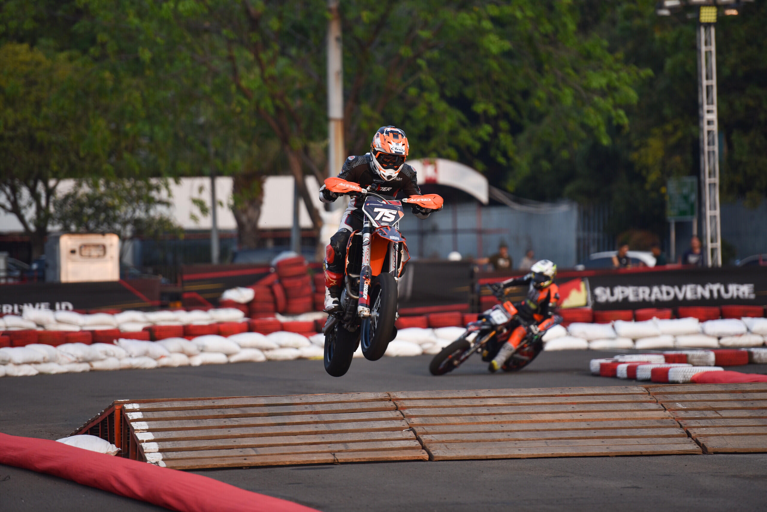 Sengit Hasil Kualifikasi SuperAdventure International Supermoto Race