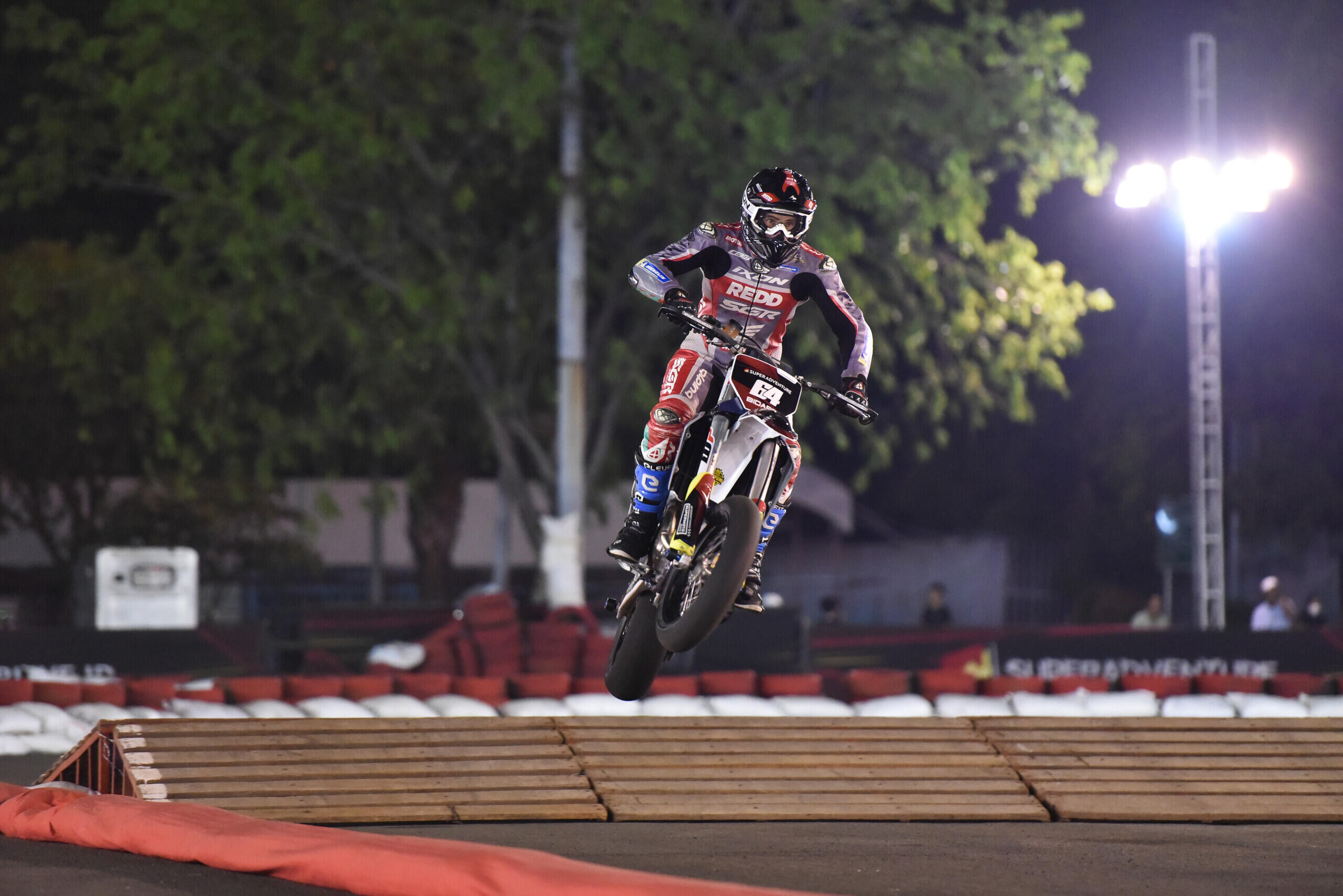 Sengit Hasil Kualifikasi SuperAdventure International Supermoto Race
