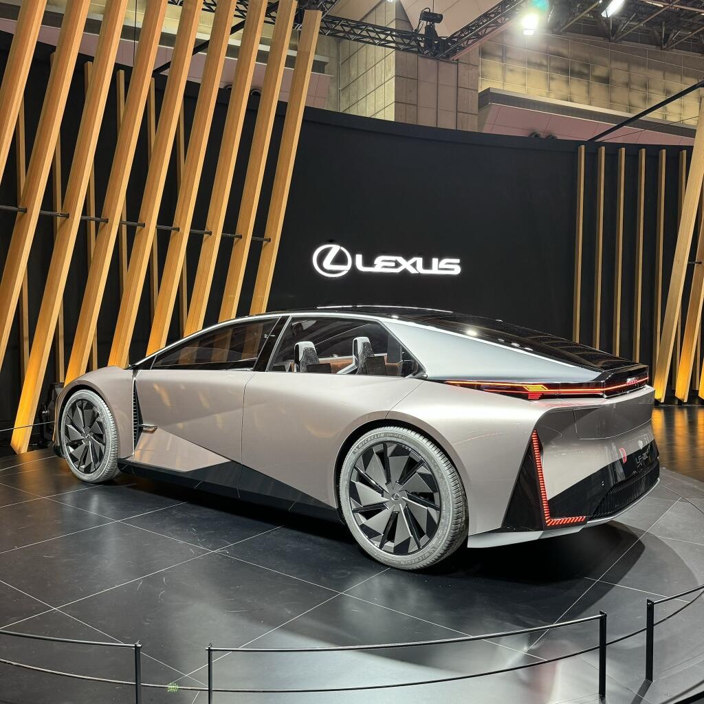 Lexus LF-ZC: Sedan Masa Depan yang Siap Produksi Tahun 2026