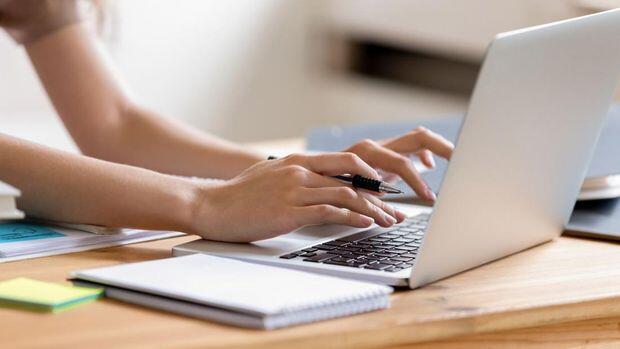Cara bikin surat lamaran kerja - POSTINKS
