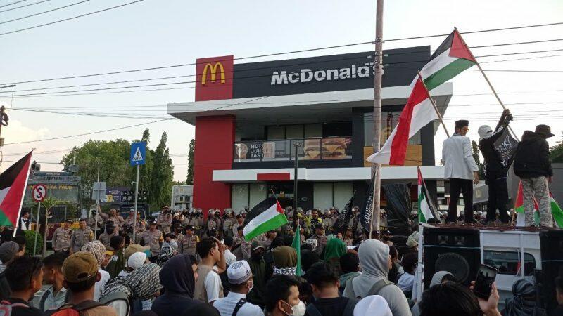 Bela PALESTINA, Warga Palu Gelar Demo di Depan Restoran FAST-FOOD! Apa Pengaruhnya?