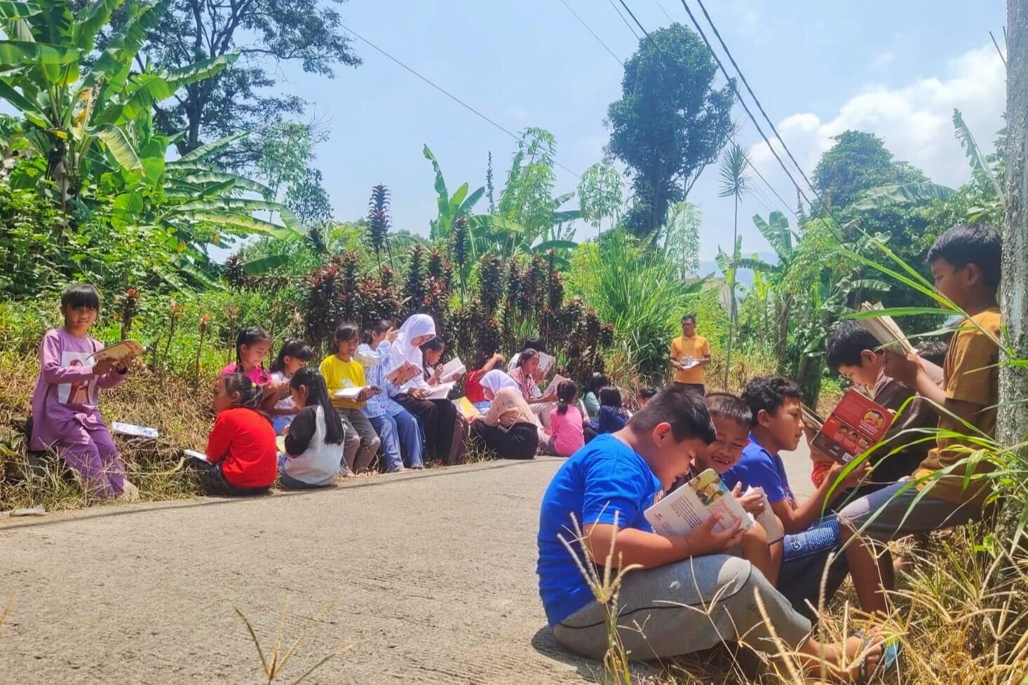 Peran Taman Bacaan dalam Pendidikan Anak, Beri Tindakan Bukan Omongan