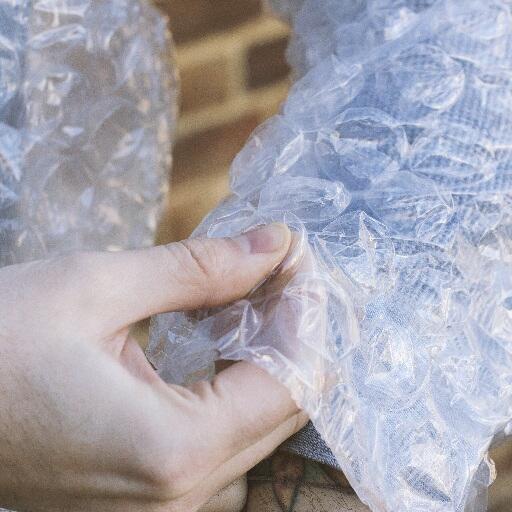 Wah, Jangan Ikutann Deh, Diluar Sana Lagi Trend Hoodie Dari Bubble Wrap!