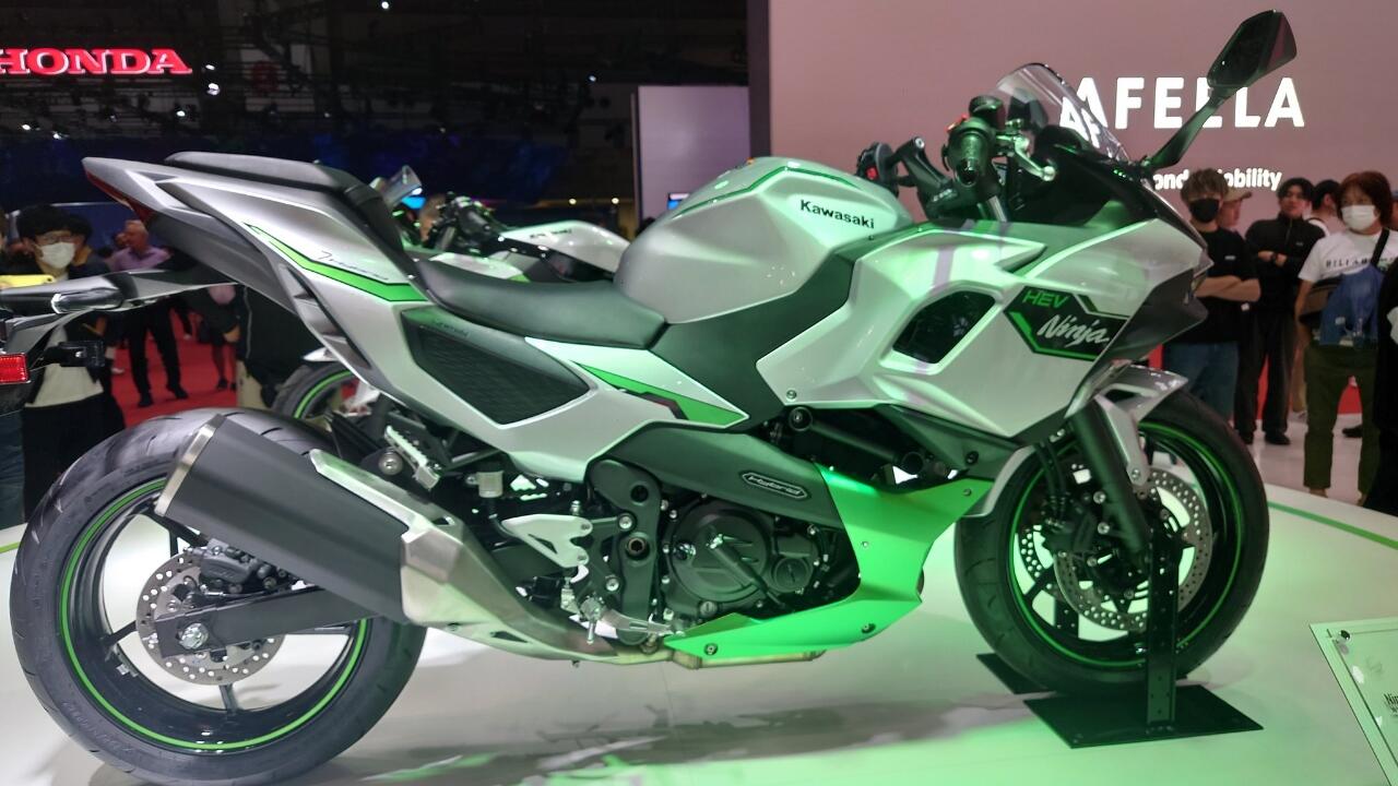 Ninja 7 Hybrid: Dibuat Untuk Kamu yang Belum Bisa Menerima Motor Sport Listrik