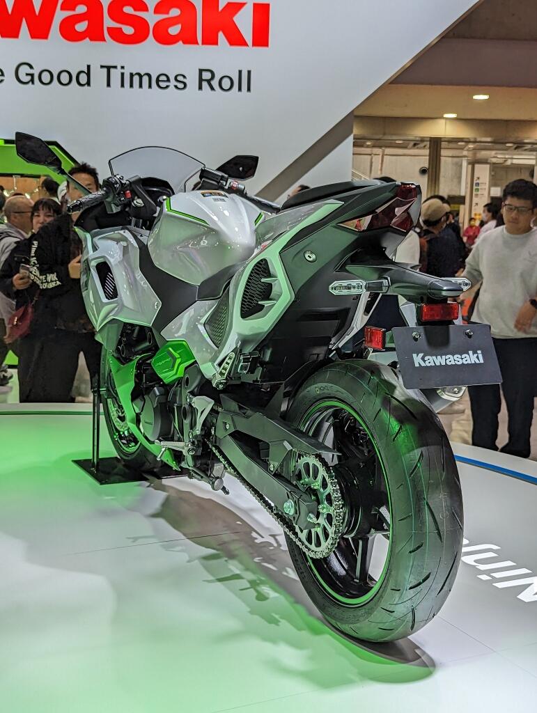 Ninja 7 Hybrid: Dibuat Untuk Kamu yang Belum Bisa Menerima Motor Sport Listrik