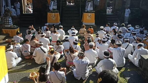 Ini Mantram Puja Tri Sandya yang Terdengar Saat Ustaz Adi Hidayat Ceramah