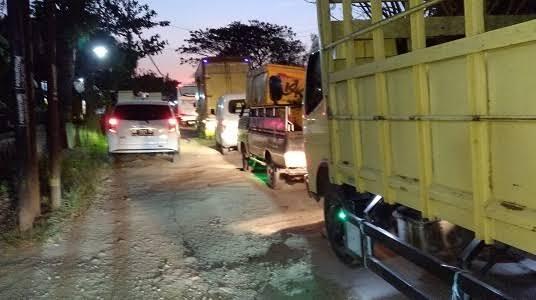 Macet Lagi, Jalan Pantura Pati-Rembang Lumpuh Gegara Ini