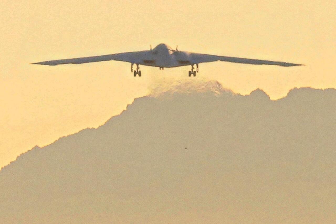 Tanpa Seremoni dan Mengundang Peliputan Media, B-21 Raider Sukses Terbang Perdana