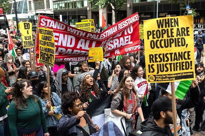 Orang Baik Jangan Hanya Diam!: Mendagri Inggris Dipecat Usai Tuduh Polisi Dukung Demo