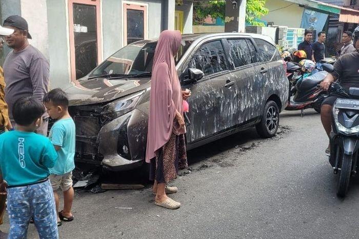 Orang Kebal Hukum Santai Bakar Toyota Calya, Pemilik Sebut Belum Genap Sebulan Beli