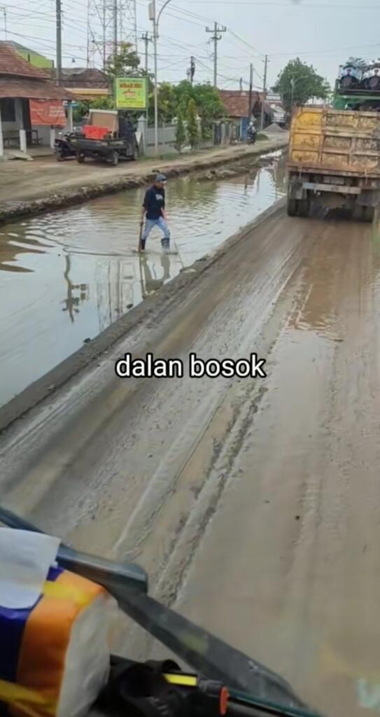 Jalur Pantura Rembang-Pati Macet Parah hingga 15 Km