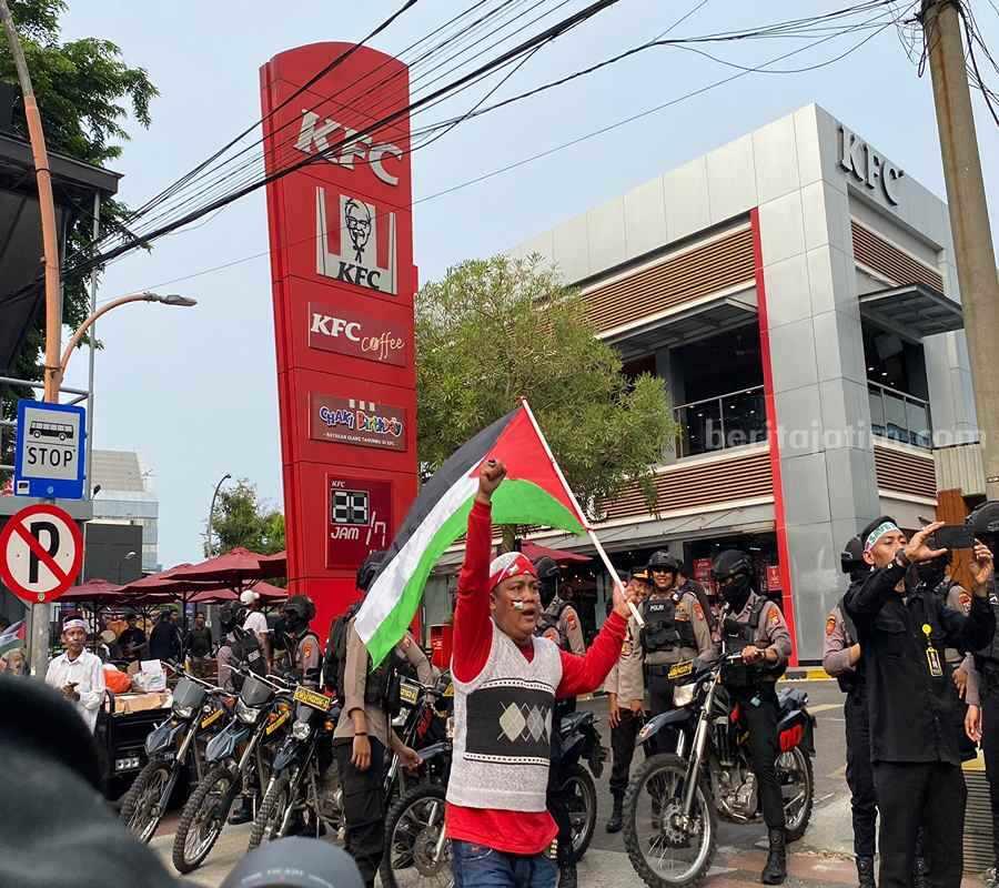  Massa Bela Palestina Minta Polisi Sweeping Produk yang Dukung Israel