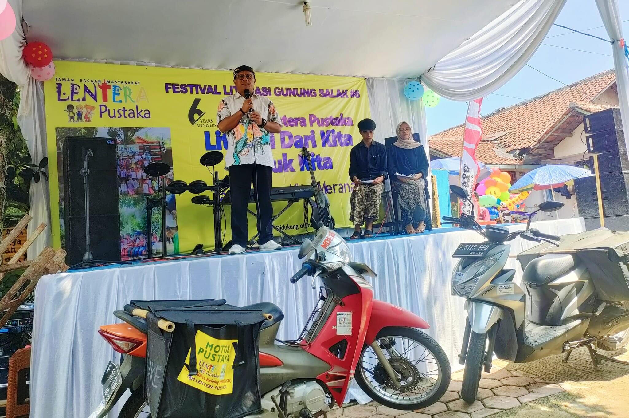Kisah Motor Tua, Pelopor Akses Bacaan di Kaki Gunung Salak Bogor