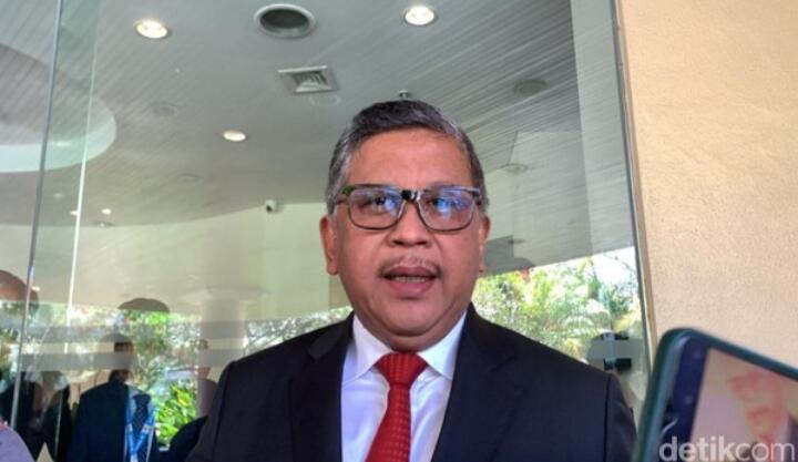 Survei Ganjar-Mahfud Turun, Hasto Singgung Intervensi Seperti Putusan MK