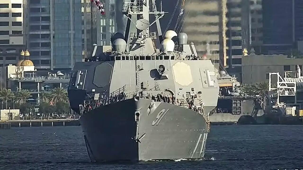 Dua Tahun Tidak Bertemu, Kapal Destroyer USS Pinckney Tampak Jadi Gendut