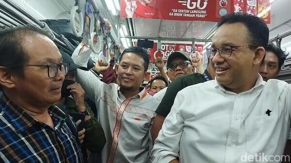 Anies Makan Soto Mie di Bogor, Pulang ke Jakarta Naik KRL

