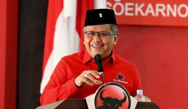 PDIP Selalu Merajai Survei, Apa Hasto Bayar?