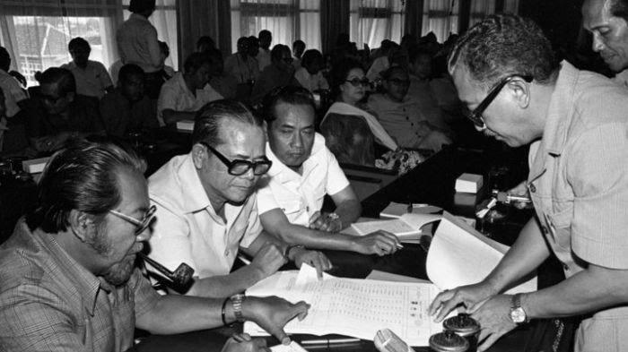 10 Hal yang Sering Banggakan Orang Tua dari Zaman Presiden Soeharto!