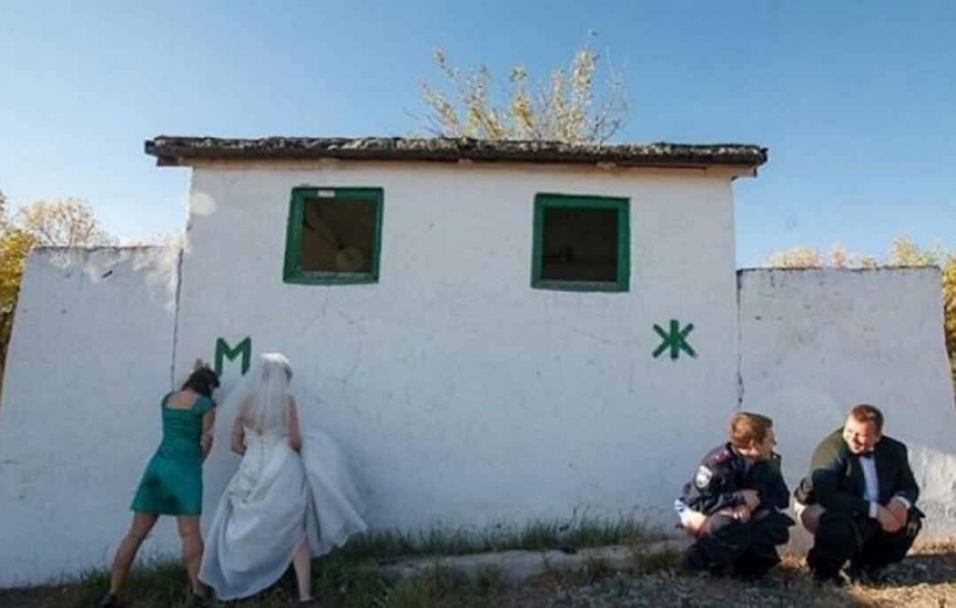8 Potret Kacau dari Perayaan Wedding di Rusia yang Membuatmu Memahami Arti Pernikahan