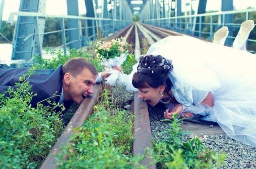 8 Potret Kacau dari Perayaan Wedding di Rusia yang Membuatmu Memahami Arti Pernikahan