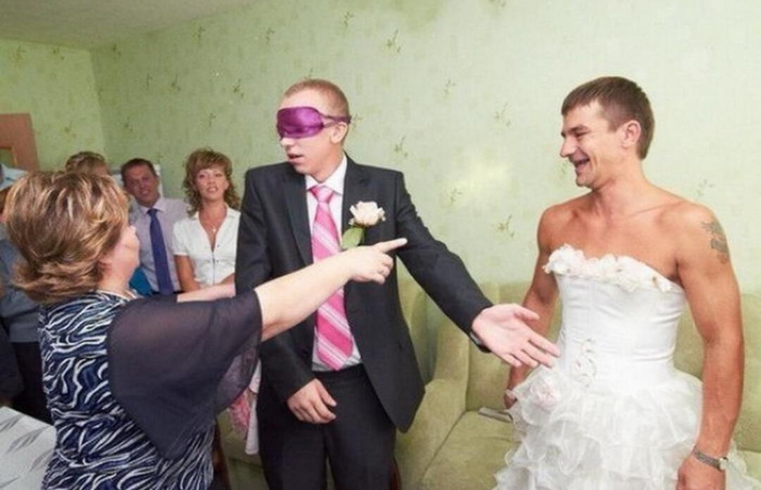 8 Potret Kacau dari Perayaan Wedding di Rusia yang Membuatmu Memahami Arti Pernikahan