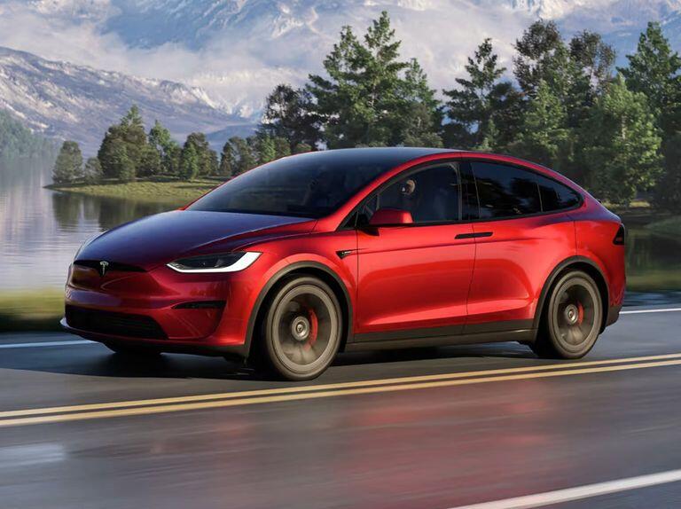 Lost Control! Tesla Model X Terbang Melewati Kolam Renang dan Menabrak Dapur